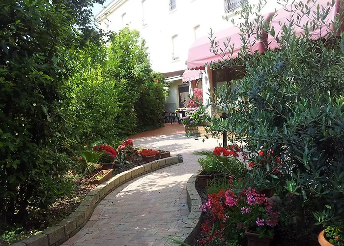 מלון Mediterraneo פיאנורו